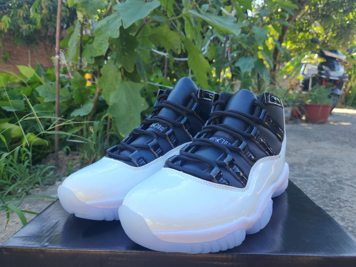 Air Jordan 11 Retro – White/Black